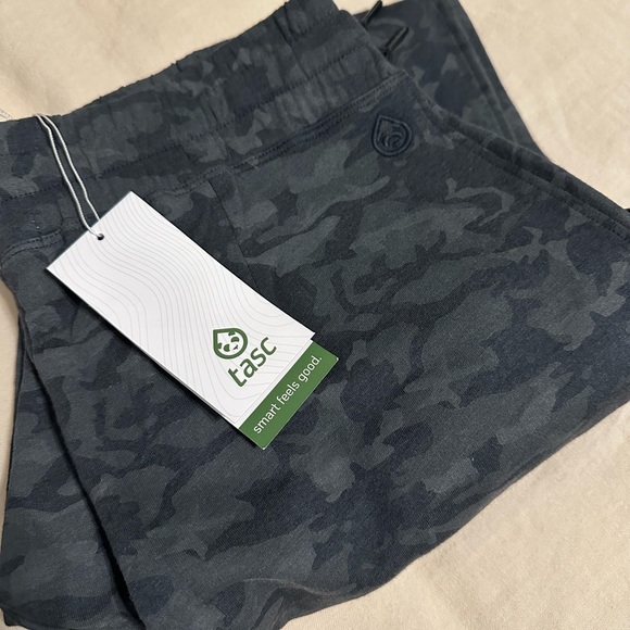 NWT Tasc Performance Joggers, Small, Gunmetal Camo - Picture 5 of 7